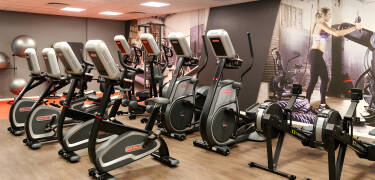 Att hålla igång träningen under semestern blir inget problem här med det 650 kvm stora "seaside gymmet".