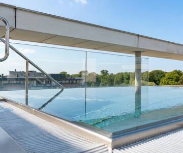 Avkoppling och välbefinnande med härligt spa och möjlighet till spabehandlingar och rooftop pool.
