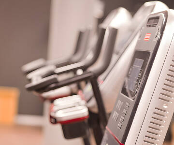 Bringen Sie Ihren Puls im hoteleigenen Fitnessstudio am Meer auf Trab und entspannen Sie bei Spa und Wellness.