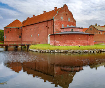 Besøk og opplev det nærliggende Landskrona slott, også kalt Citadell