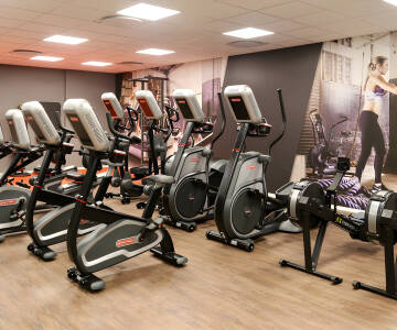 Att hålla igång träningen under semestern blir inget problem här med det 650 kvm stora "seaside gymmet".