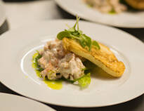 Avnjut fantastisk mat tillagad med passion i hotellets restaurang "Hotel Sofia by the Sea".