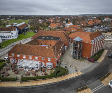 Birksø Hotels Tønderhus ligger nära den dansk-tyska gränsen, idealt för er som önskar kombinera semestern med gränshandel.