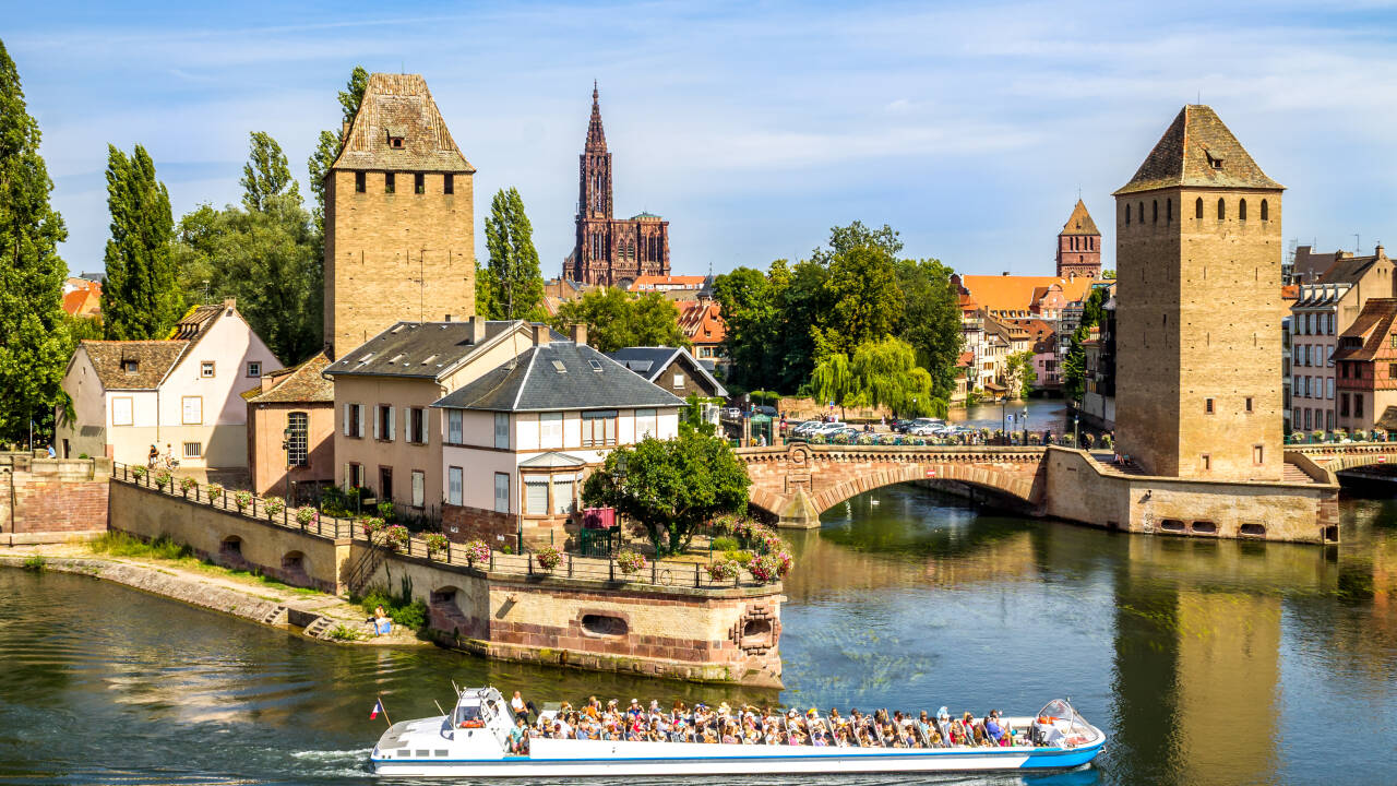 Tag en tur til Strasbourg, som byder på masser af spændende sightseeing og alsacisk gastronomi.