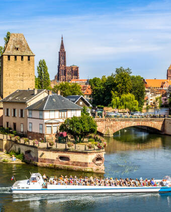 Ta en tur til Strasbourg, som tilbyr rikelig med spennende sightseeing og gastronomi fra Alsace.