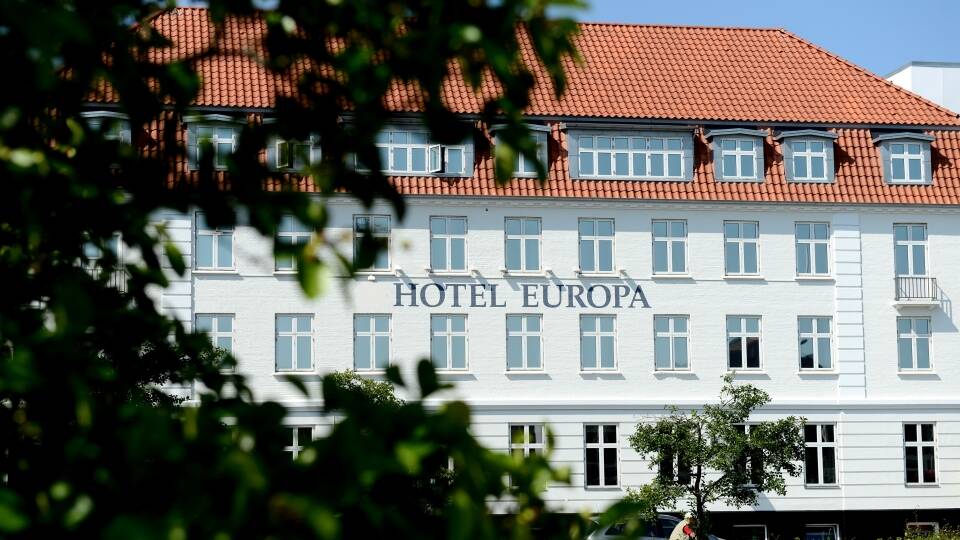 Hotel Europa er central placeret i Aabenraa, så der er ikke langt til shopping, caféer og aktiviteter.
