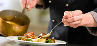 Restauranten ”Garten Eden” byr på regionale og internasjonale spesialiteter.