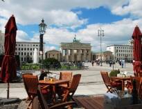 Brandenburger Tor är den sista bevarade stadsporten i Berlin och ett imponerande landmärke.