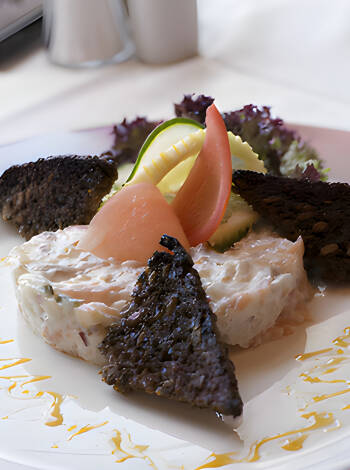 Hotellets restaurant byr på god og solid kromat i hyggelige og innbydende omgivelser.