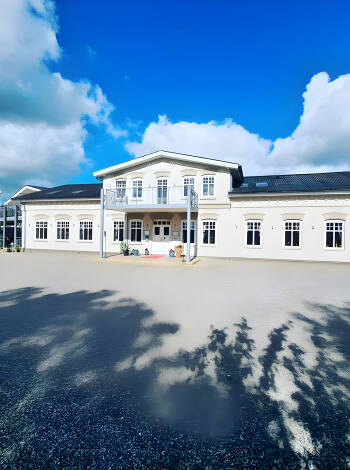 Genießen Sie einen Kurzurlaub im Herzen von Südjütland zu einem guten Preis-Leistungs-Verhältnis im Hotel Kløver Es.