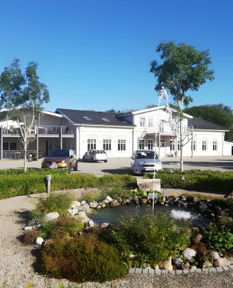 Genießen Sie einen Kurzurlaub im Herzen von Südjütland zu einem guten Preis-Leistungs-Verhältnis im Hotel Kløver Es.