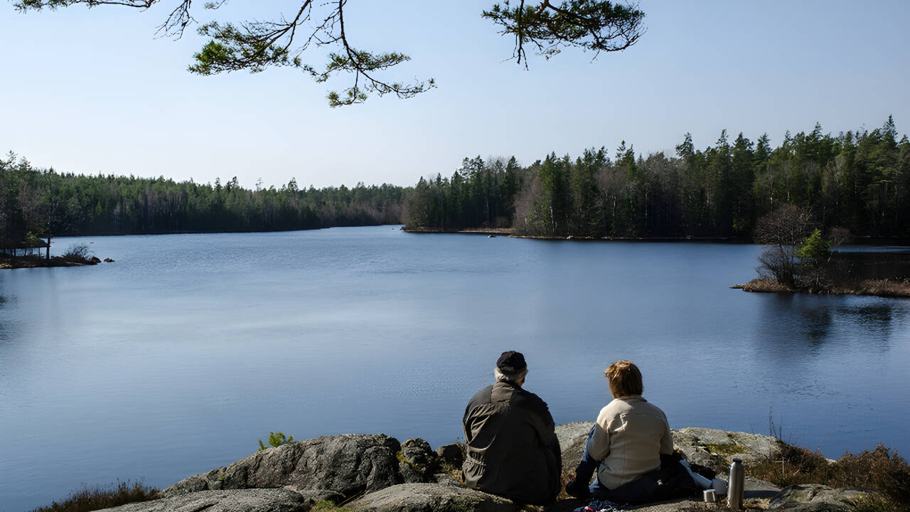 Udforsk den fantastiske natur ved Vättern-søen og det øvrige nordlige Småland. Perfekt til smukke og rolige vandreture.