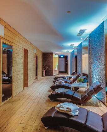 Hotellet har et wellness-område med finsk sauna og afslappende massage.