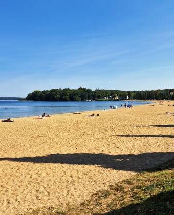 Hvis været tillater det, har Schwerin en herlig sandstrand hvor hele familien kan slappe av.