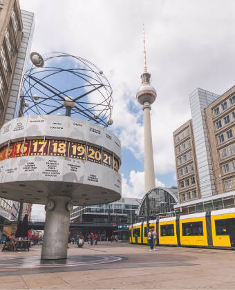 Hotellet har gode kollektivforbindelser til sentrum, noe som gjør det enkelt å oppleve Berlins høydepunkter, inkludert Alexanderplatz og det ikoniske TV-tårnet.