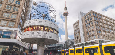 Hotellet har gode kollektivforbindelser til sentrum, noe som gjør det enkelt å oppleve Berlins høydepunkter, inkludert Alexanderplatz og det ikoniske TV-tårnet.