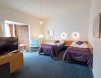 Hotellet er hyggelig innredet og her kan dere slappe av i rolige omgivelser etter en opplevelsesrik dag i Vestjylland.
