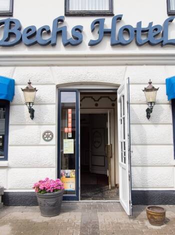 Bechs Hotell ligger centralt i staden Tarm och är en bra utgångspunkt för natur- och kulturupplevelser på Västjylland.