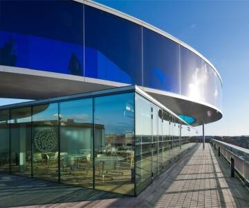 Das ARoS ist ein faszinierendes Kunstmuseum mit spannenden Ausstellungen und nicht weit vom Hotel entfernt.