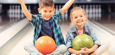 Hotel Søgården offers a stay with activities such as bowling, billiards and compact golf.