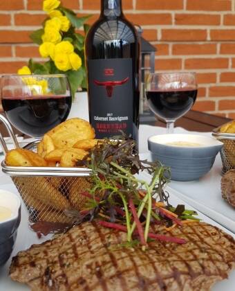 Enjoy a delicious meal in the cosy and family-friendly restaurant or on the terrace when the weather permits.