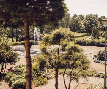 Alle rommene har utsikt over Arnbjerg Park.