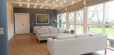 Du vil føle dig hjemme på Hotel Smedegaarden, hvor varm gæstfrihed og rolig atmosfære går hånd i hånd.