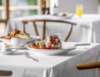 Morgens wird das preisgekrönte Hotelfrühstück in einem gemütlichen Ambiente serviert.