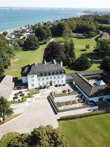 Plassert i rolige, grønne omgivelser byr Konventum Hotel på flott utsikt over Øresund.