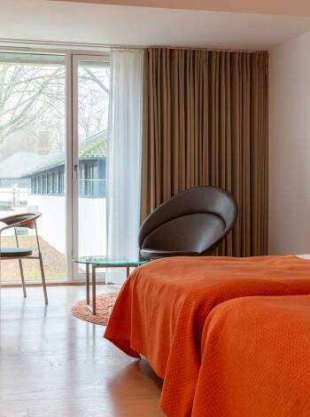 After a restful night in a well-equipped room, you can look forward to waking up to freshly baked bread at breakfast.