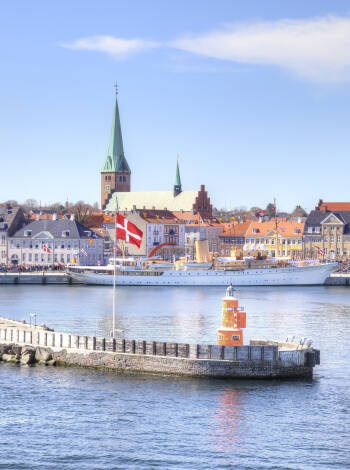 The location provides easy access to Helsingør and the many sights along the North Zealand coast.