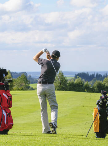 Golfbegeisterte können eine Runde im Helsingør Golfklub direkt neben dem Hotel spielen.