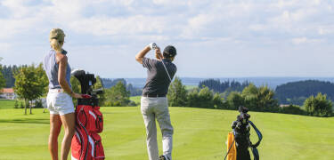 Golfentusiaster kan glede seg over en runde på Helsingør Golfklub, rett ved hotellet.