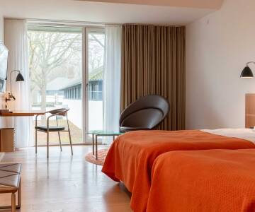 Efter en god nats søvn i et veludstyret værelse kan du glæde dig til friskbagt brød til morgenmad.