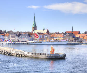 Beliggenheden giver nem adgang til Helsingør og de mange seværdigheder langs Nordsjællands kyst.