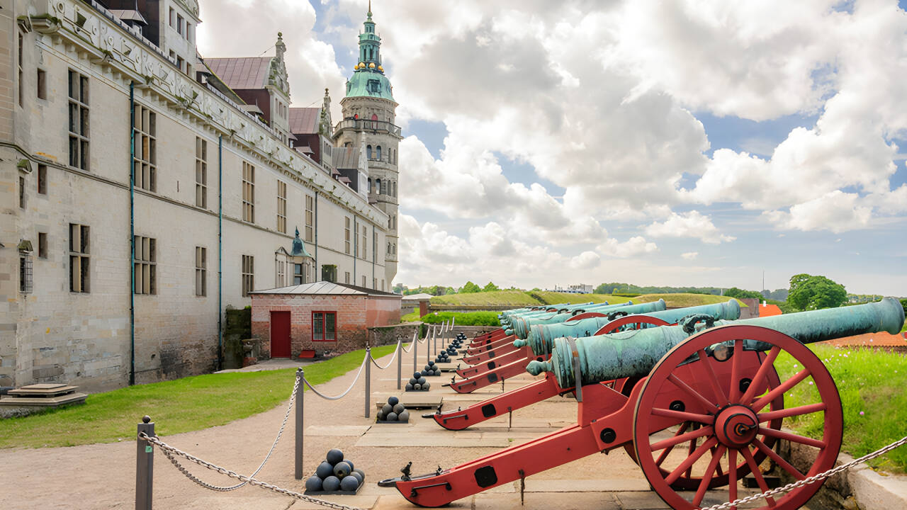 Oplev Kronborg Slot – et UNESCO Verdensarvssted og kulisse for Shakespeares Hamlet.