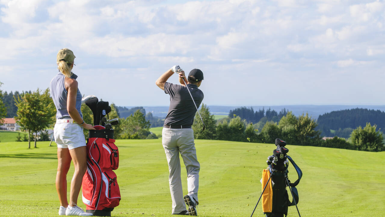 Golfentusiaster kan glede seg over en runde på Helsingør Golfklub, rett ved hotellet.