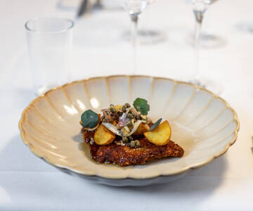 Under oppholdet kan du nyte mange deilige danske retter, laget med stor omhu og ingredienser av høy kvalitet.