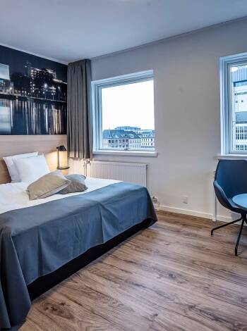 Im Hotel finden Sie helle Zimmer mit eigenem Bad und WC.