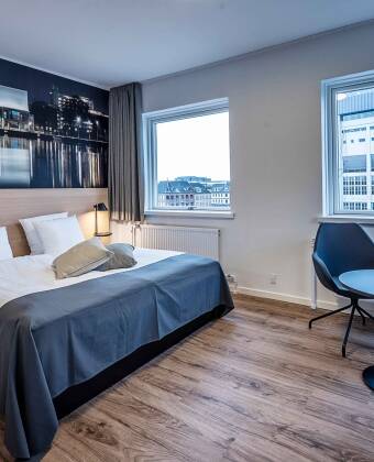 Im Hotel finden Sie helle Zimmer mit eigenem Bad und WC.