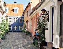Wenn Sie durch die schönen Straßen von Aalborg gehen, können Sie sich in eines der Cafés der Stadt für ein nettes Mittagessen oder eine Erfrischung setzen.