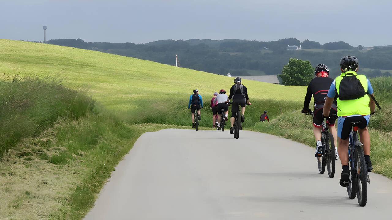 Frederikshavns schöne Landschaft und die langen Küsten laden zum Wandern und Radfahren ein.