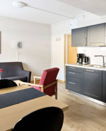 Hier wohnen Sie in hellen und geräumigen Apartments mit guter Ausstattung und Platz für bis zu 8 Personen.