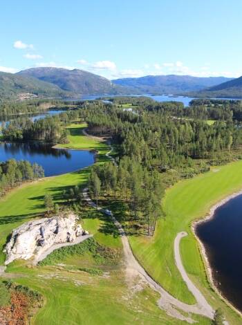 Vrådal bjuder på massor av fantastisk natur med Nisser sjön, skog och fjäll.