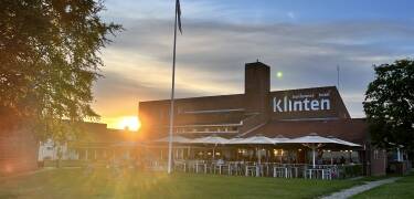 Bo ved havet på Strandhotel Klinten i den charmerende by Rødvig.