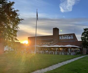 Bo vid havet på Strandhotel Klinten i den charmiga staden Rødvig.