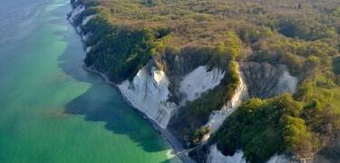Møns Klint är en av de mest kända UNESCO-platserna i Danmark. Strandhotel Klinten är den perfekta basen för att besöka denna naturskönhet.