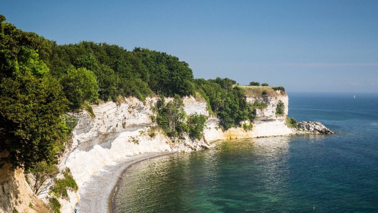 Stevns Klint ist ein UNESCO-Weltkulturerbe. Erleben Sie 67 Millionen Jahre Naturgeschichte direkt neben dem Strandhotel Klinten.