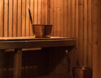 Benyt lejligheden til at slappe af og varme kroppen i hotellets afslapningsområde hvor der også er sauna.