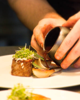 Invitér din dine smagsløg på oplevelser på BramslevGaard